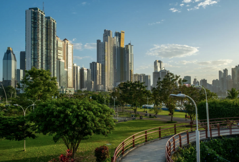 expatriation guide to panama