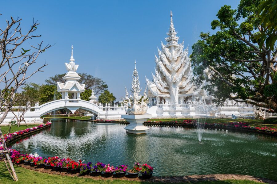 "Unveiling the Divine Majesty of Chiang Rai's White Temple"
